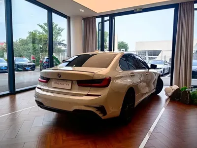 BMW 3 Series 2022, 65800 км, за 23333.62 USD