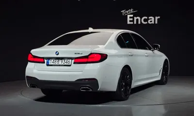 BMW 5-Series 2022, 68988 км, за 27419.88 USD