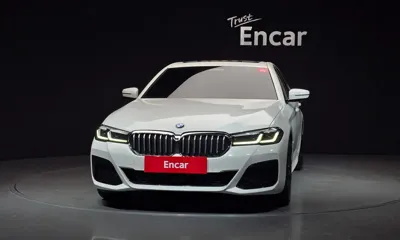 BMW 5-Series 2022, 68988 км, за 27419.88 USD