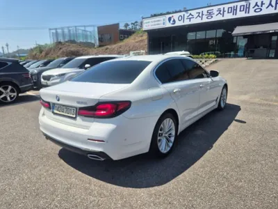 BMW 5-Series 2022, 53120 км, за 23069.82 USD