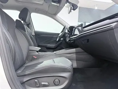 Skoda Octavia 2023, 13000 км, за 23250.65 USD - фото 8