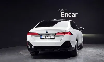BMW 5-Series 2025, 12123 км, за 44930.63 USD