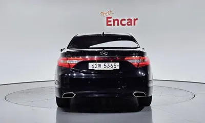 Hyundai Grandeur 2015, 140543 км, за 3940.39 USD