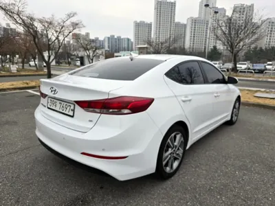Hyundai Avante 2018, 57895 км, за 7053.65 USD