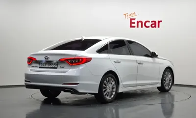 Hyundai Sonata 2016, 133516 км, за 5120.13 USD