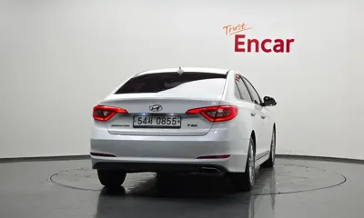 Hyundai Sonata 2016, 133516 км, за 5120.13 USD