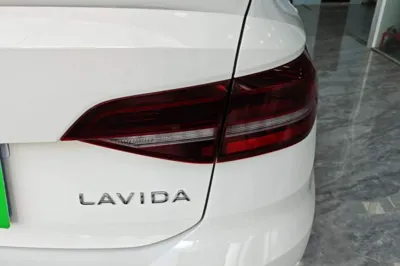 Volkswagen Lavida 2022, 17800 км, за 11607 USD