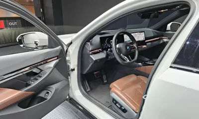 BMW 5-Series 2024, 11420 км, за 46291.35 USD - фото 11