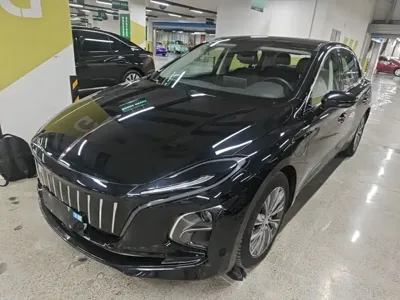 Hongqi Hongqi E-QM5 2024, 12700 км, за 12389.4 USD