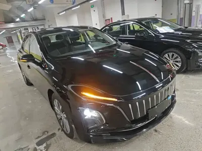 Hongqi Hongqi E-QM5 2024, 12700 км, за 12389.4 USD