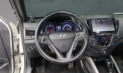 Hyundai Veloster 2016, 125317 км, за 4135.49 USD - фото 12