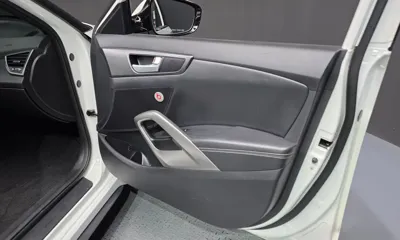 Hyundai Veloster 2016, 125317 км, за 4135.49 USD - фото 24