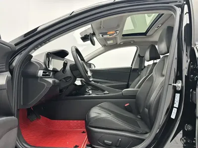 Hyundai Elantra 2022, 28000 км, за 14283.72 USD