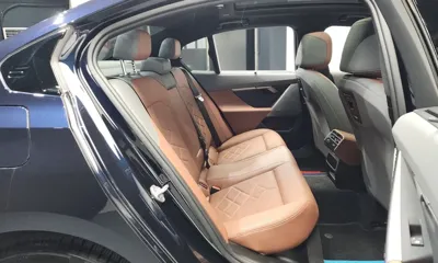 BMW i5 2024, 87110 км, за 38072.73 USD - фото 11