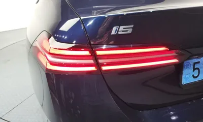 BMW i5 2024, 87110 км, за 38072.73 USD - фото 23