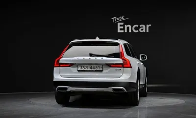 Volvo V90 2017, 206588 км, за 10784.63 USD