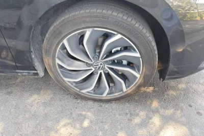 Volkswagen Golf 2021, 68900 км, за 12335 USD