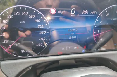 Mercedes-Benz E-Class 2024, 16700 км, за 48580 USD - фото 11