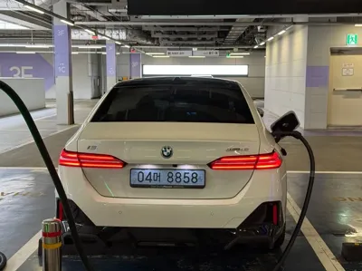 BMW i5 2026, 5000 км, за 52842.33 USD