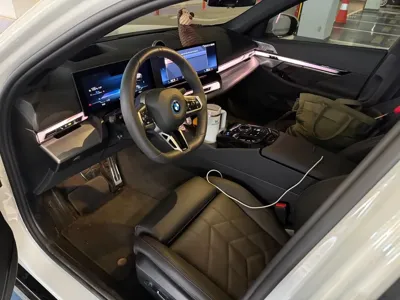 BMW i5 2026, 5000 км, за 52842.33 USD - фото 7