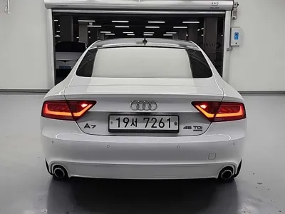 Audi A7 2015, 107802 км, за 6955.73 USD