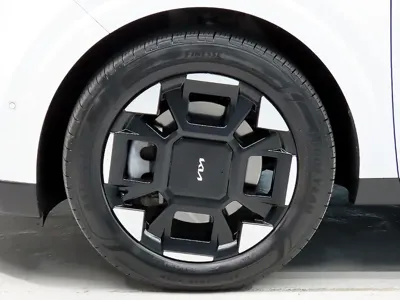 Kia Canival 2025, 17545 км, за 26585.27 USD