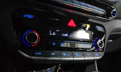 Hyundai Ioniq 2017, 162986 км, за 5399.43 USD - фото 18