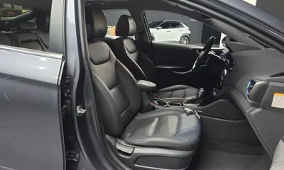 Hyundai Ioniq 2017, 162986 км, за 5399.43 USD - фото 26