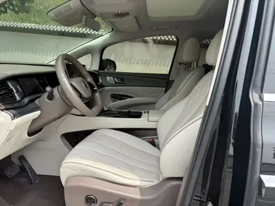 Denza Denza D9 2023, 30000 км, за 28398.51 USD