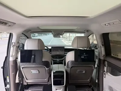 Denza Denza D9 2023, 30000 км, за 28398.51 USD