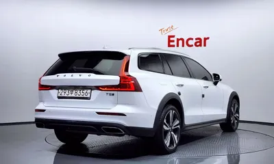 Volvo V60 2020, 89077 км, за 18326.32 USD