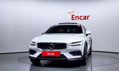 Volvo V60 2020, 89077 км, за 18326.32 USD