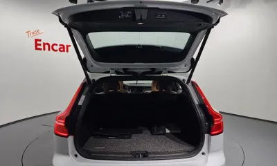 Volvo V60 2020, 89077 км, за 18326.32 USD - фото 20