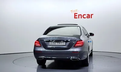 Mercedes-Benz E-Class 2018, 48794 км, за 15107.72 USD
