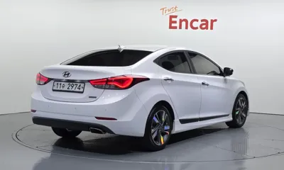 Hyundai Avante 2016, 82212 км, за 5665.17 USD