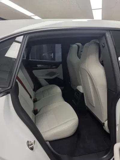 Porsche Macan 2025, 10000 км, за 85335.43 USD