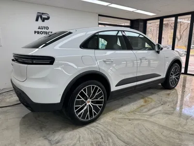 Porsche Macan 2025, 10000 км, за 85335.43 USD