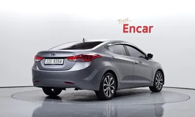 Hyundai Avante 2013, 73124 км, за 3957.71 USD