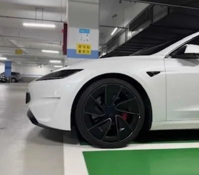 Tesla Model 3 2024, 35000 км, за 32558.43 USD