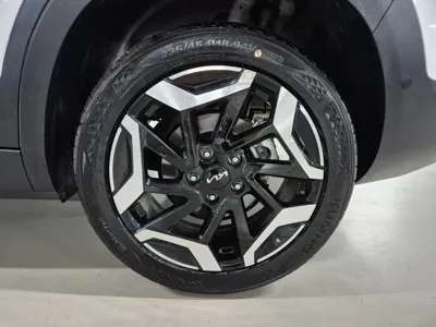 Kia Seltos 2024, 8389 км, за 22790.9 USD