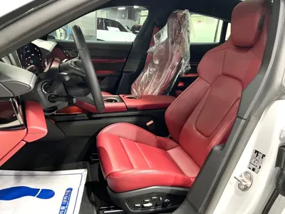 Porsche Taycan 2023, 4200 км, за 98447.3 USD - фото 8