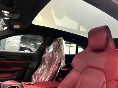 Porsche Taycan 2023, 4200 км, за 98447.3 USD - фото 12