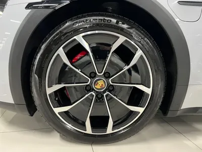 Porsche Taycan 2023, 4200 км, за 98447.3 USD - фото 13