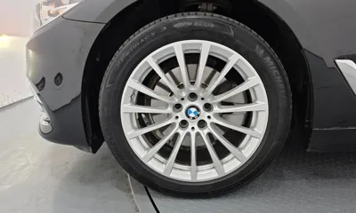BMW 5-Series 2020, 59520 км, за 16953.63 USD