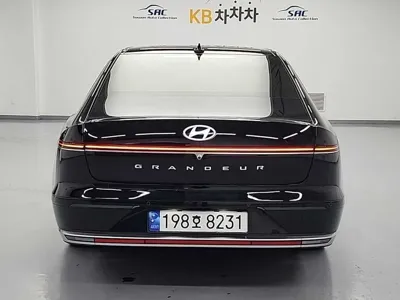 Hyundai Grandeur 2023, 135212 км, за 15302.46 USD