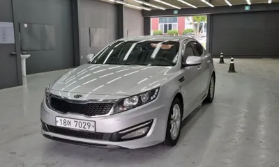 Kia K5 · 2011 год