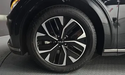 Kia EV6 2023, 49416 км, за 22475.58 USD