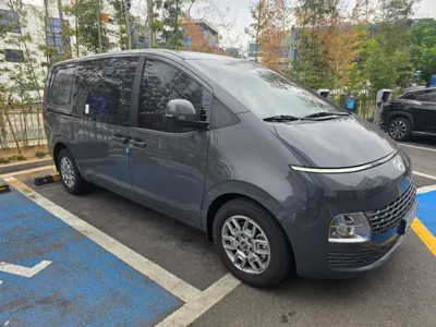 Hyundai Staria 2025, 5000 км, за 20817.09 USD