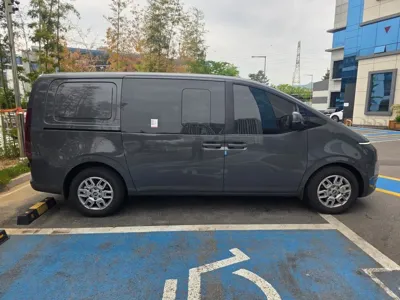 Hyundai Staria 2025, 5000 км, за 20817.09 USD
