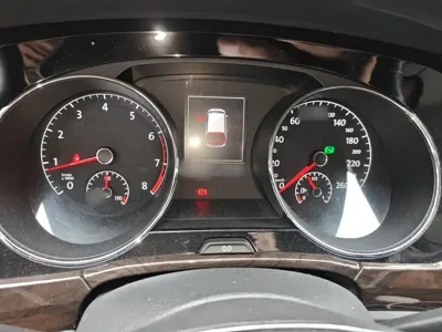 Volkswagen Touran 2016, 120200 км, за 10491.45 USD